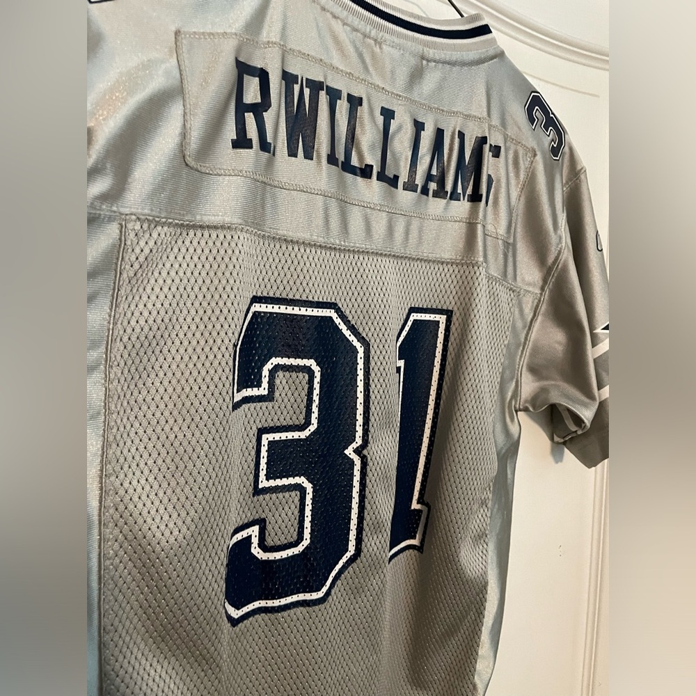 Boys 14-16 cowboys Roy Williams jersey